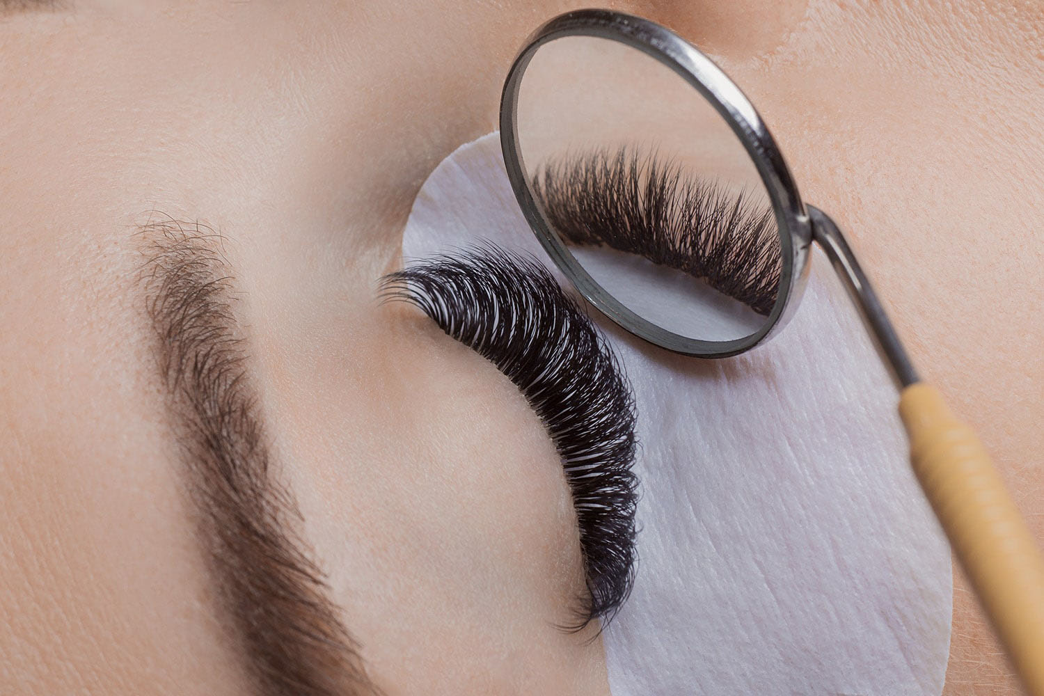 Step-by-Step Guide to Mastering Volume Lash Application